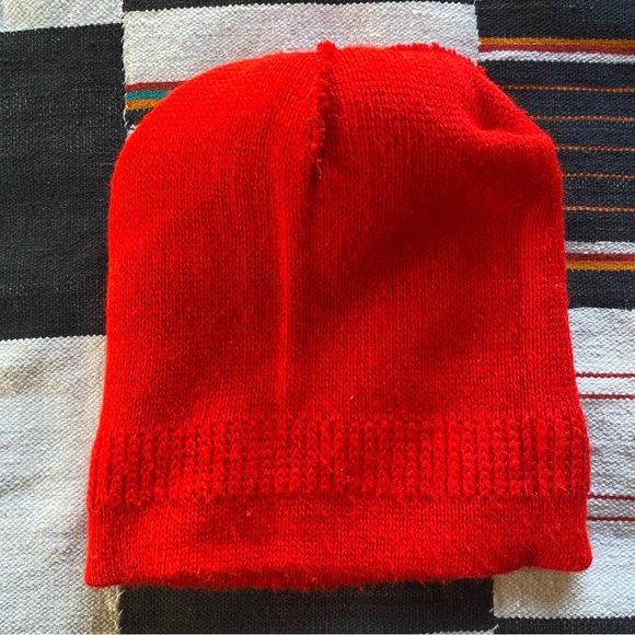 Vintage Knit Pom Pom top Beanie! Size Small. Winter. Fall. Snow. - Picture 7 of 7